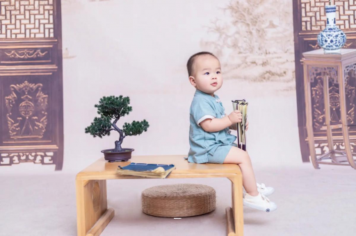 昆明四个月宝宝可以坐着吗 昆明四个月宝宝可以坐着吗